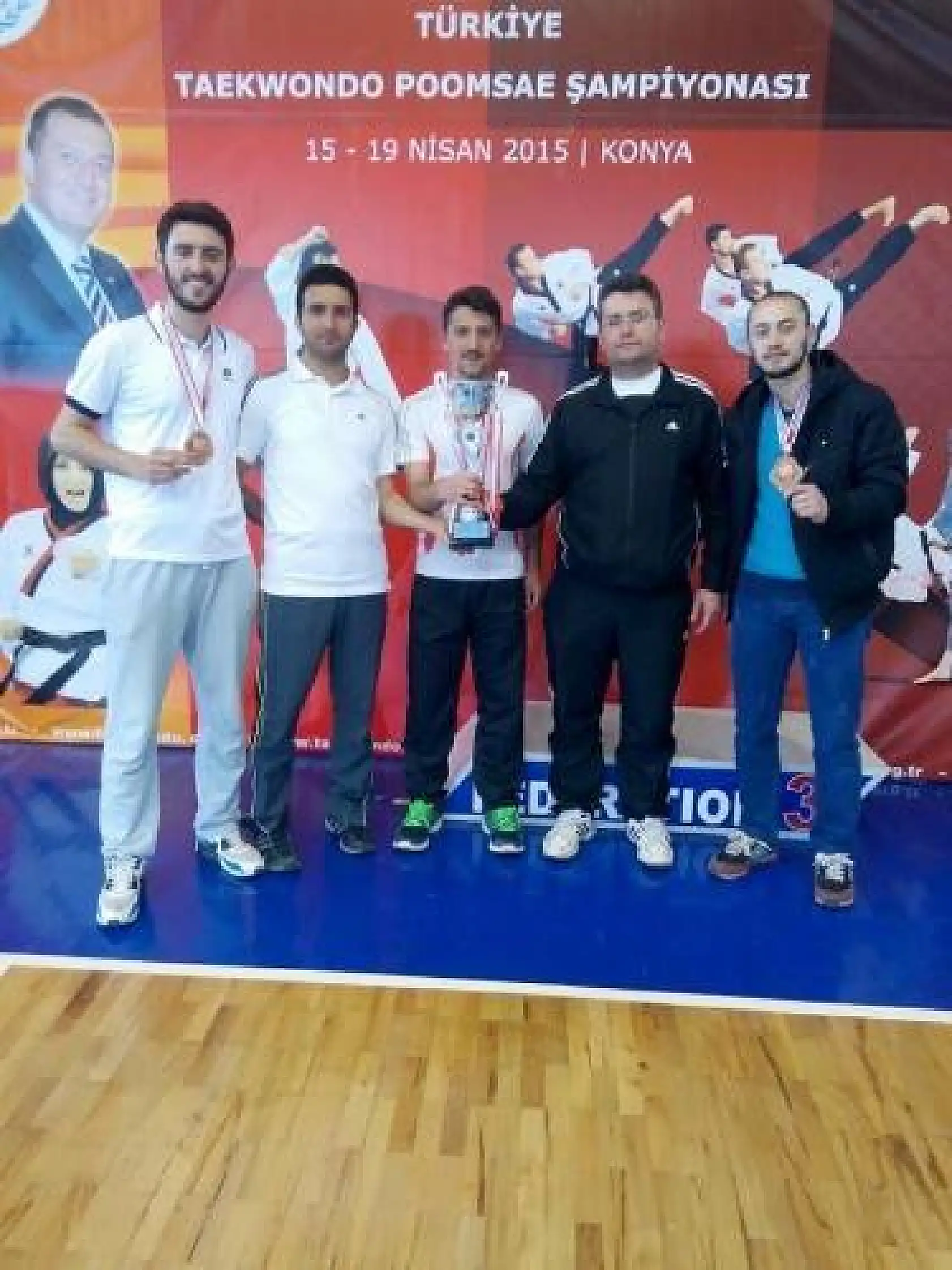 Taekwondoda madalya yağmuru