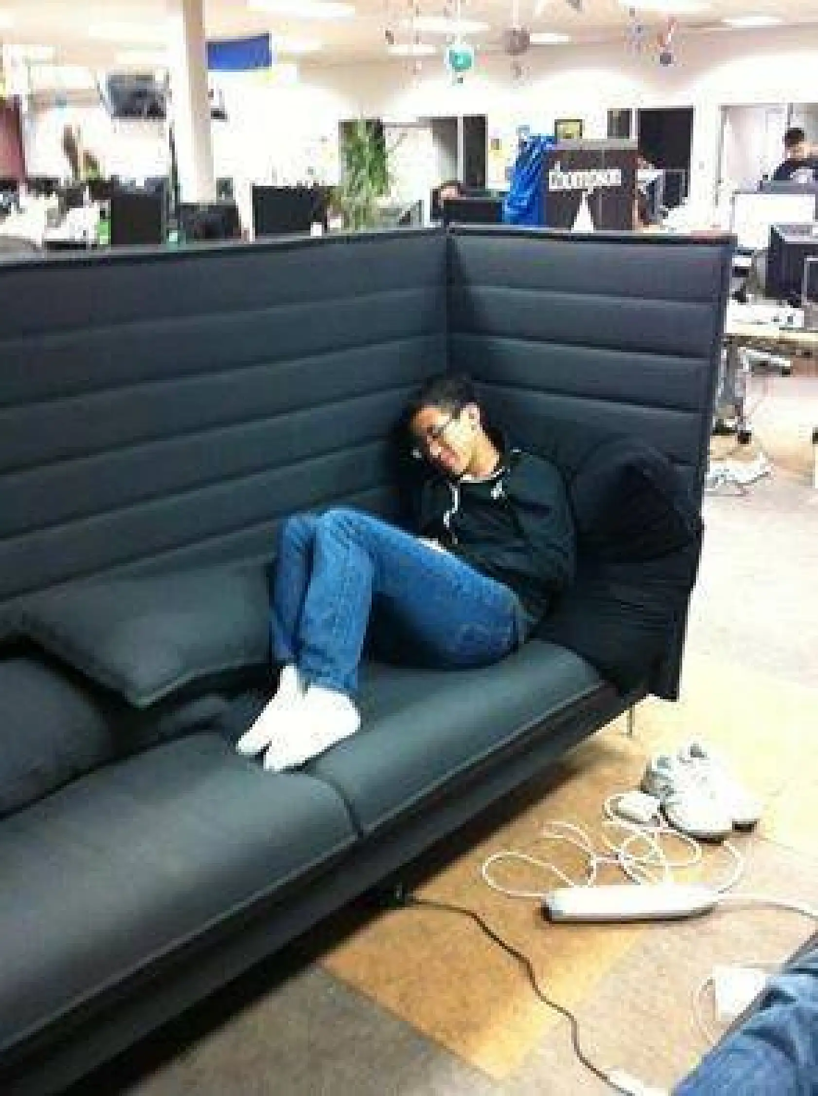 Mavi Dev 'Facebook'un çalışanları uyurken