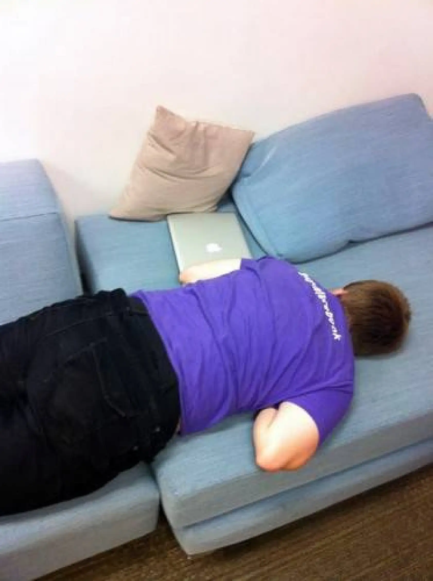 Mavi Dev 'Facebook'un çalışanları uyurken