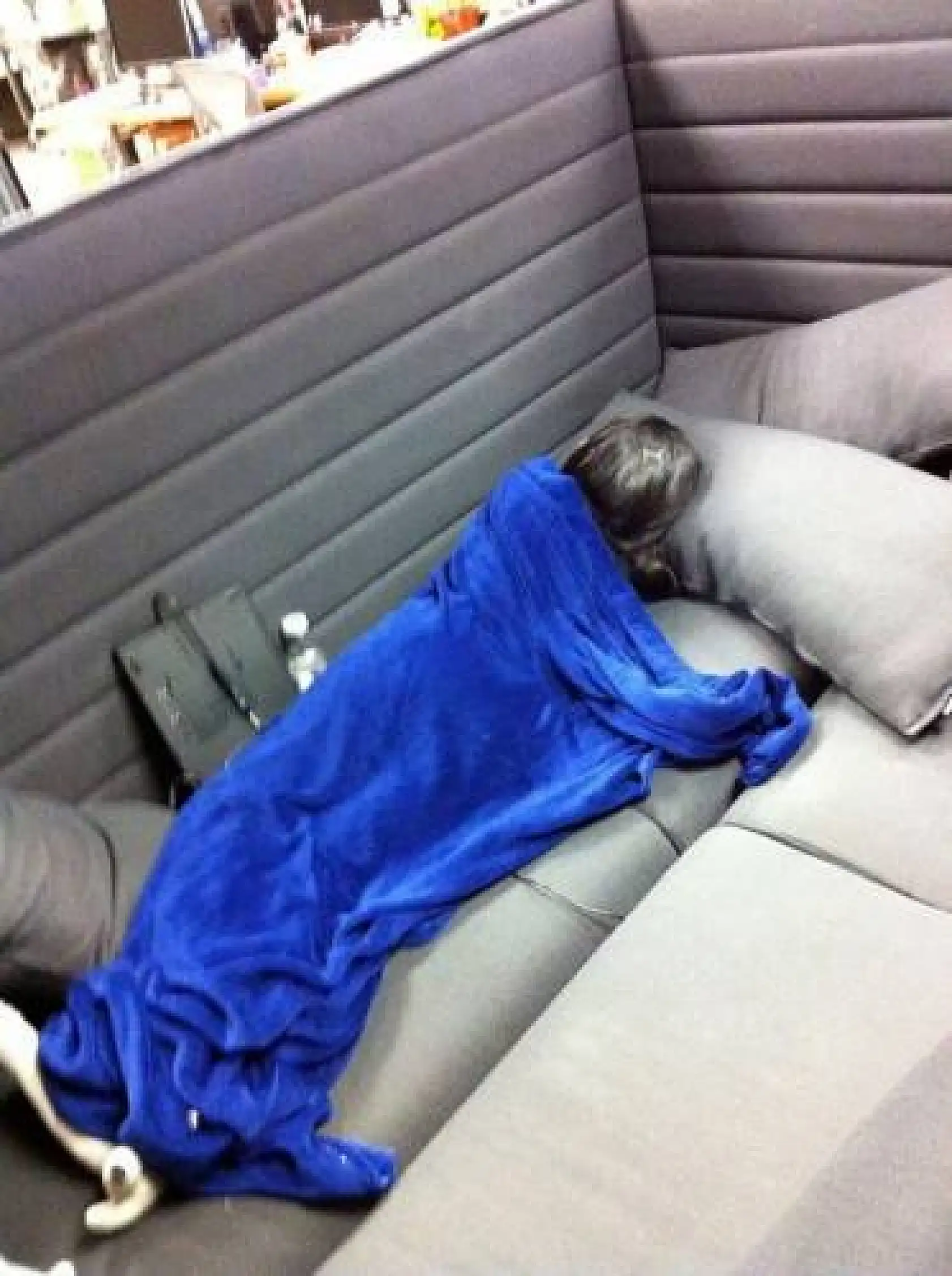 Mavi Dev 'Facebook'un çalışanları uyurken