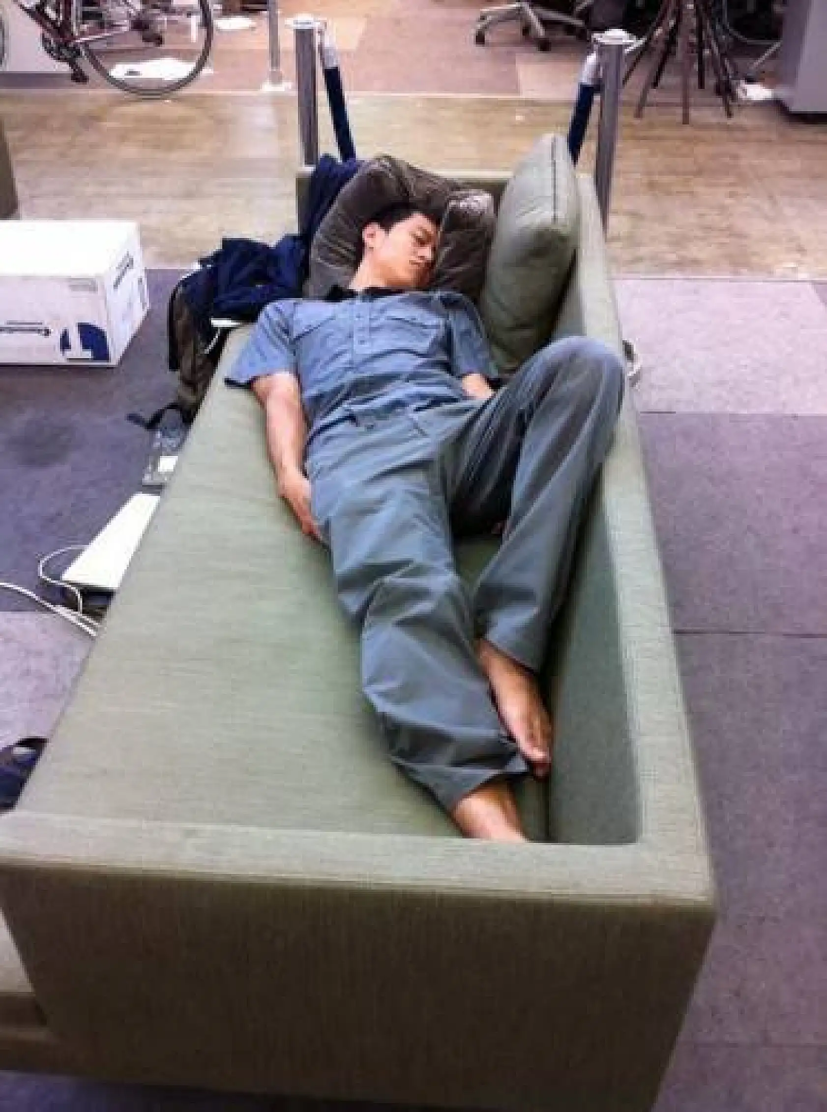 Mavi Dev 'Facebook'un çalışanları uyurken