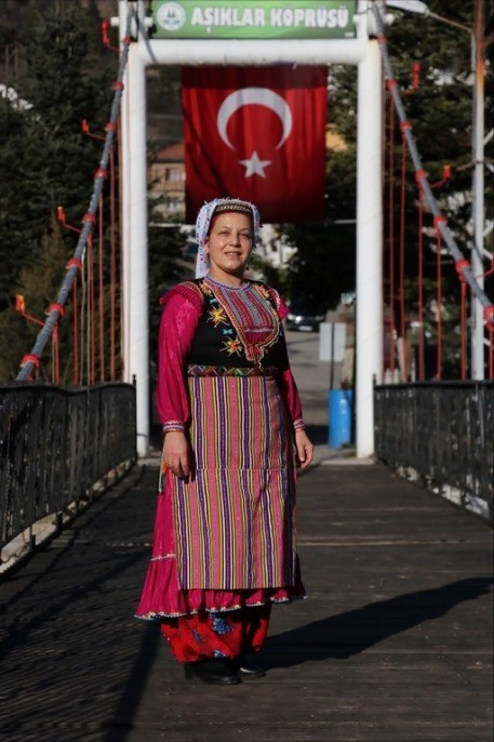 Azdavay'da belediye personeli yöresel giysileriyle mesai yapıyor