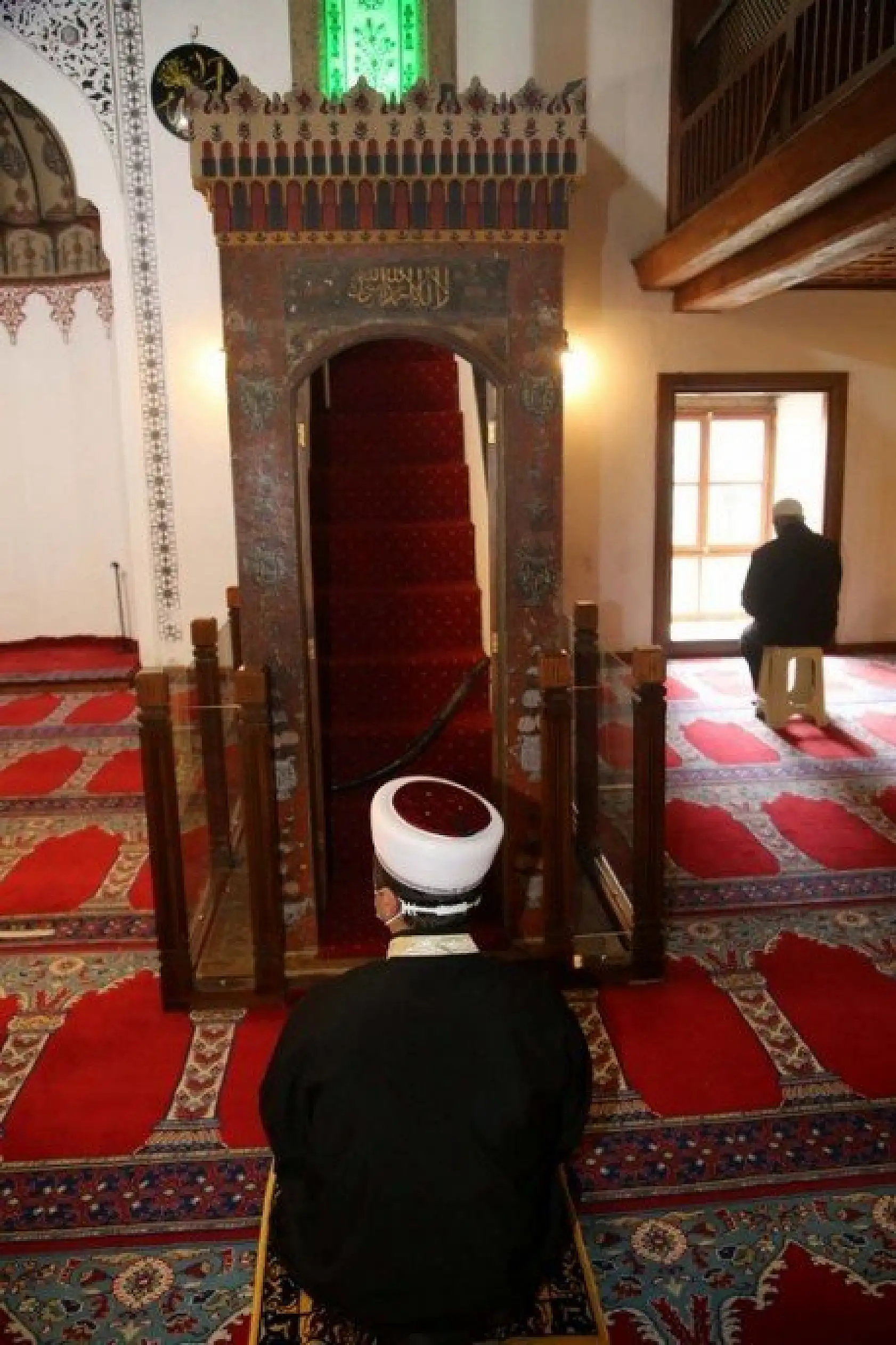 Atabeygazi Camisi'nde kılıçlı hutbe geleneği asırlardır sürüyor