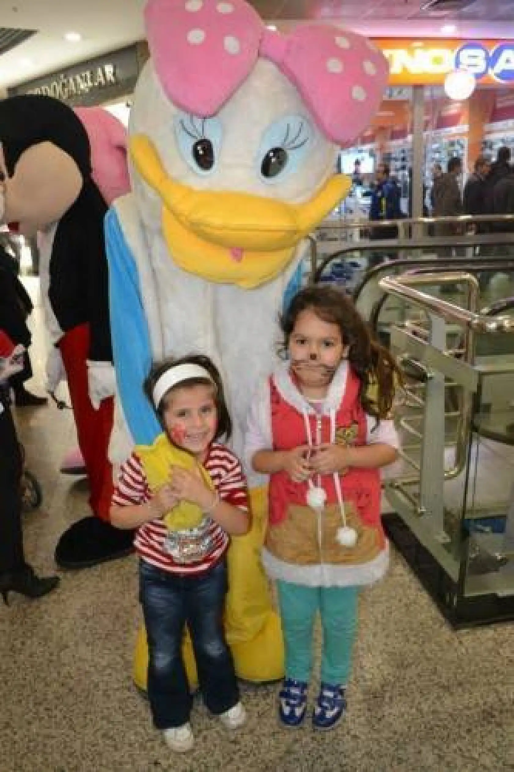 Barutçuoğlu AVM çocukları şaşırttı