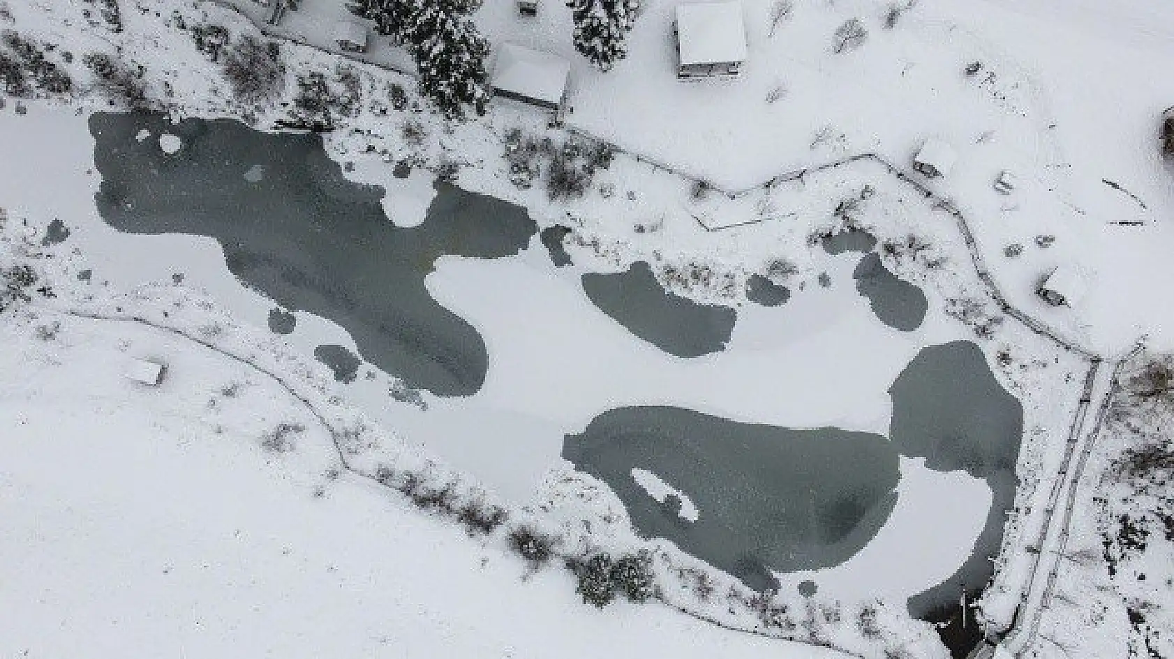 Yaralıgöz Dağı beyaz örtüsüyle görsel şölen sunuyor