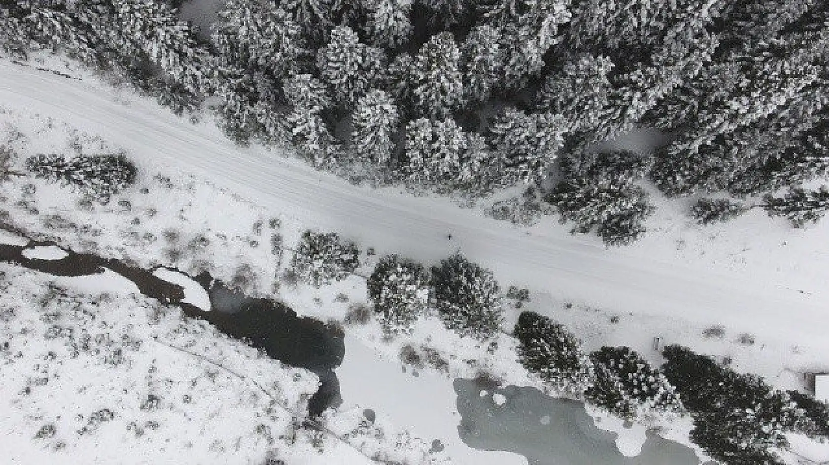 Yaralıgöz Dağı beyaz örtüsüyle görsel şölen sunuyor