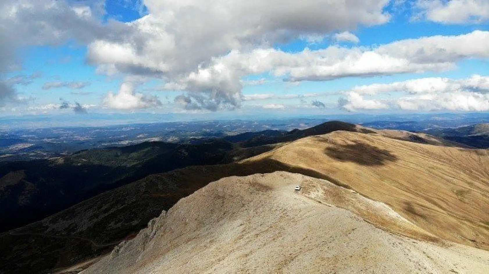 Ilgaz Dağı'nın zirvesindeki mezarlar dikkat çekiyor