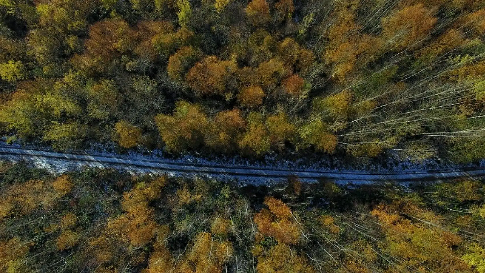 Küre Dağları'nın bir yanı sonbahar bir yanı kış