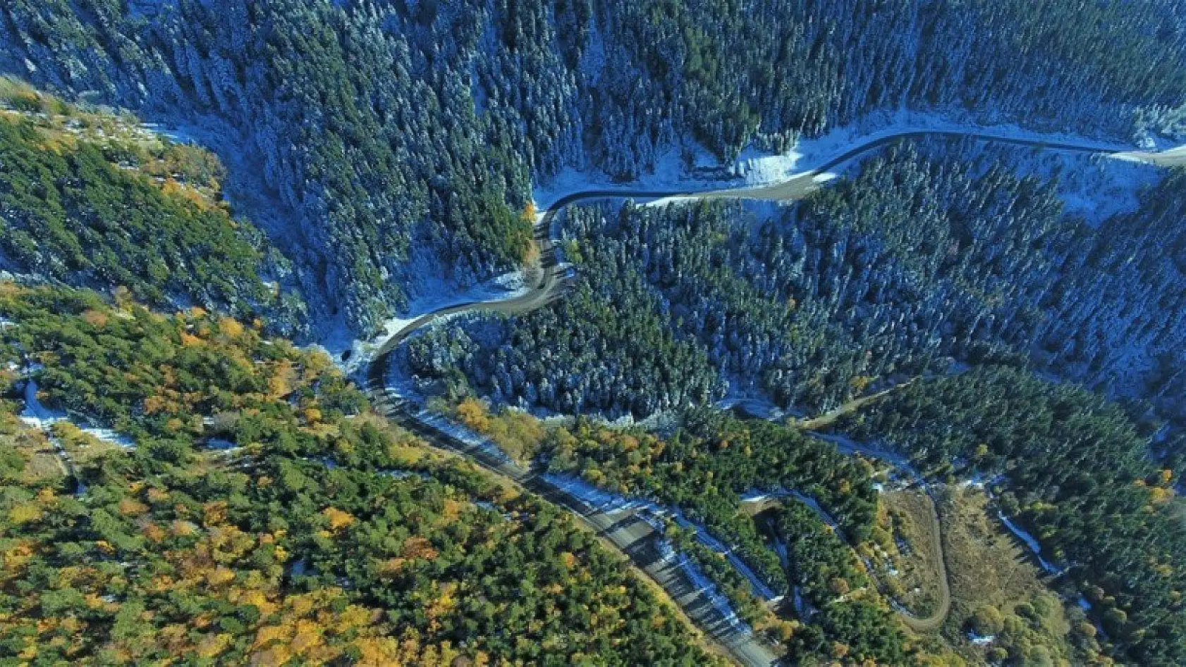 Küre Dağları'nın bir yanı sonbahar bir yanı kış