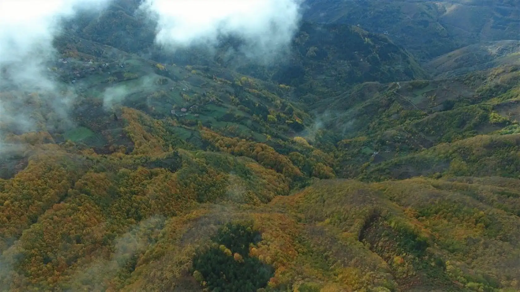 Küre Dağları'nın bir yanı sonbahar bir yanı kış