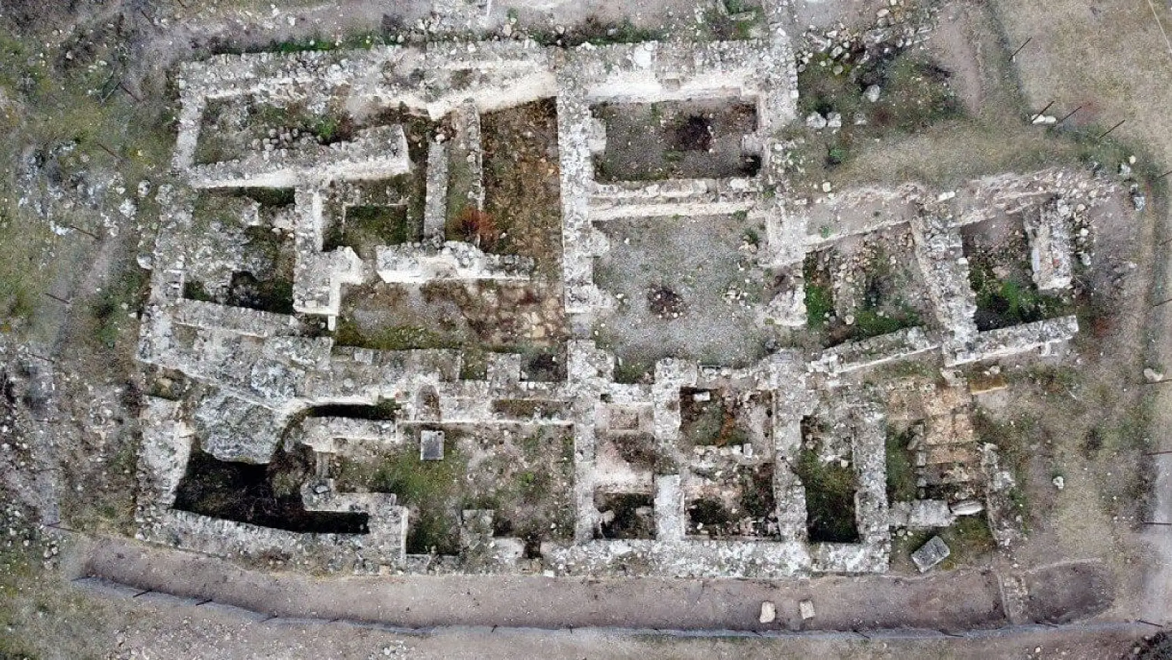 Mezardan 1800 yıllık 'ölü hediyeleri' çıktı