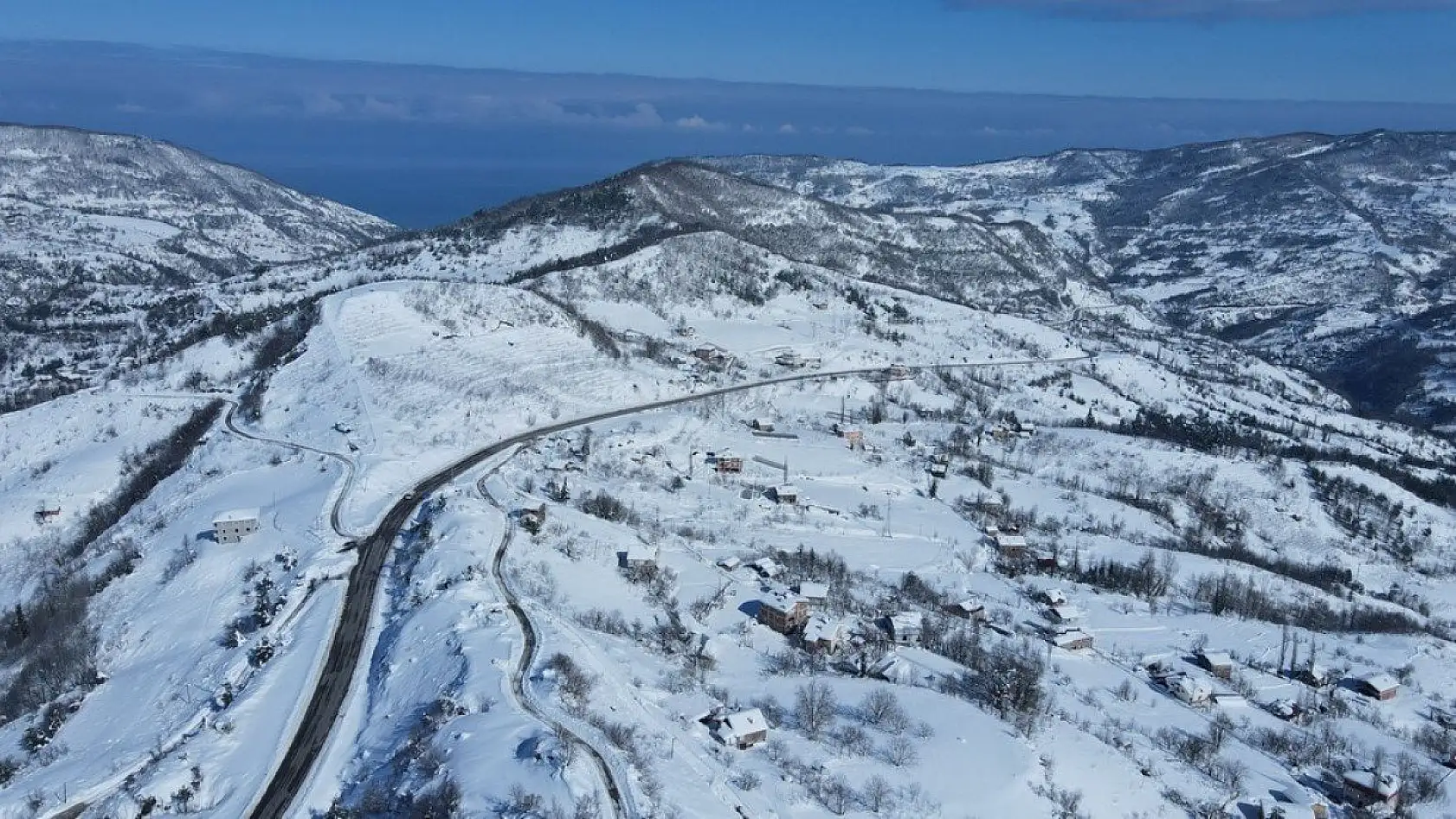 Karla kaplı Küre Dağları görsel şölen sunuyor