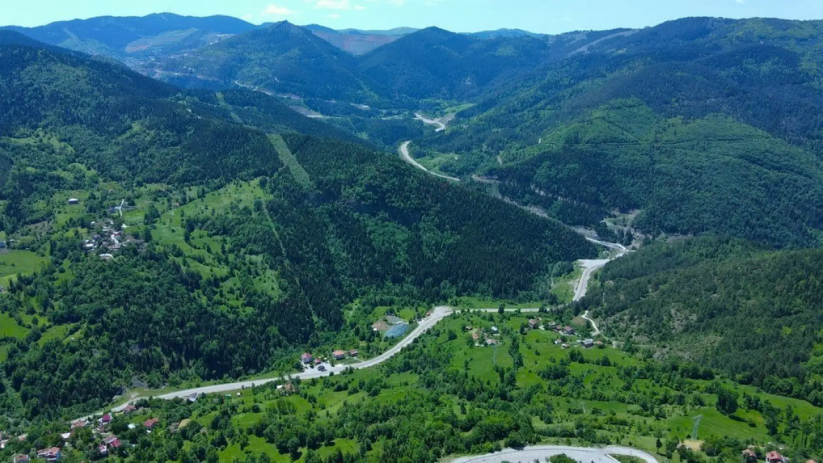 Küre Dağları yeşilin farklı tonlarıyla görsel şölen sunuyor