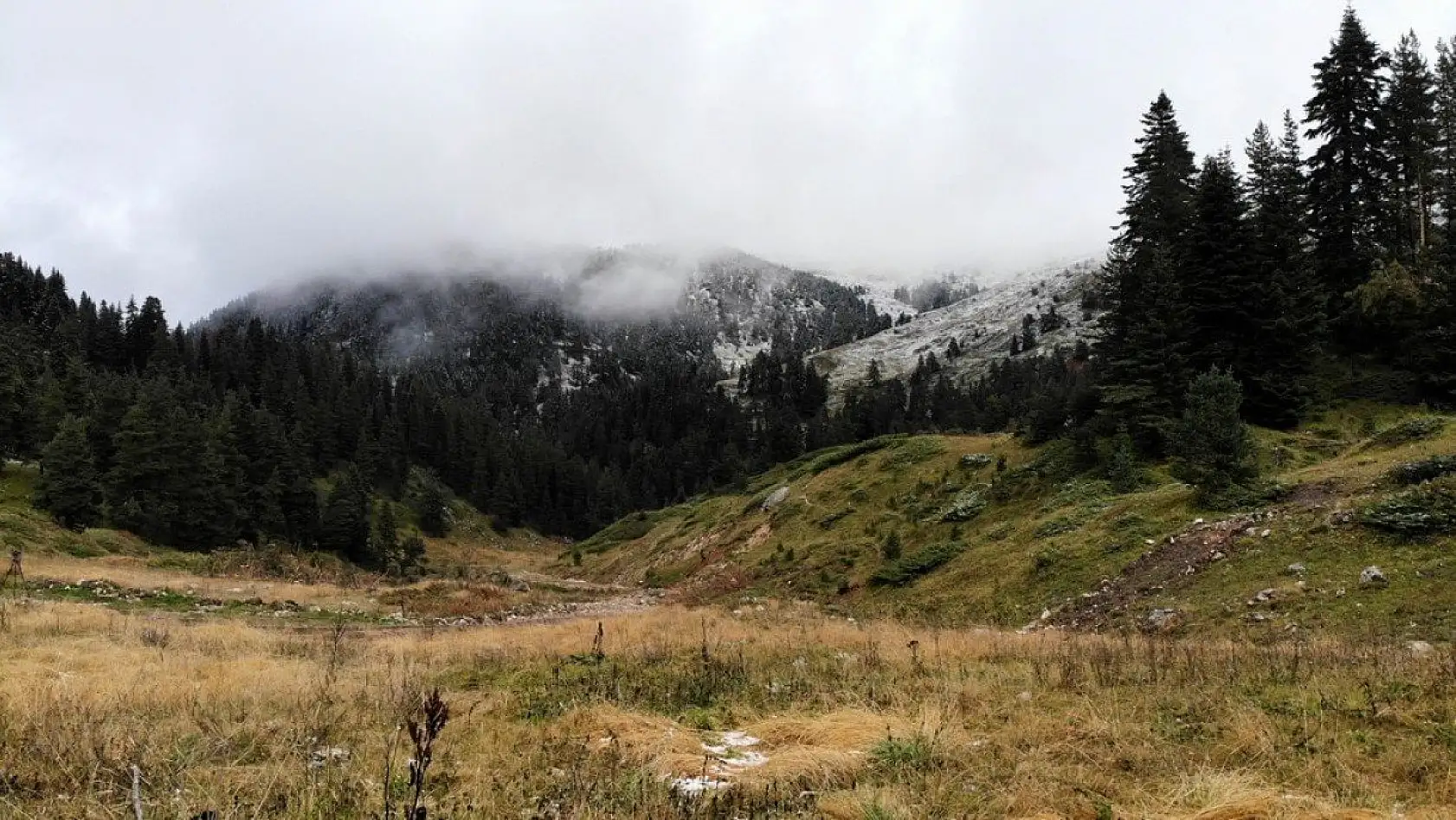 Ilgaz'da mevsimin ilk karı görsel şölen sunuyor