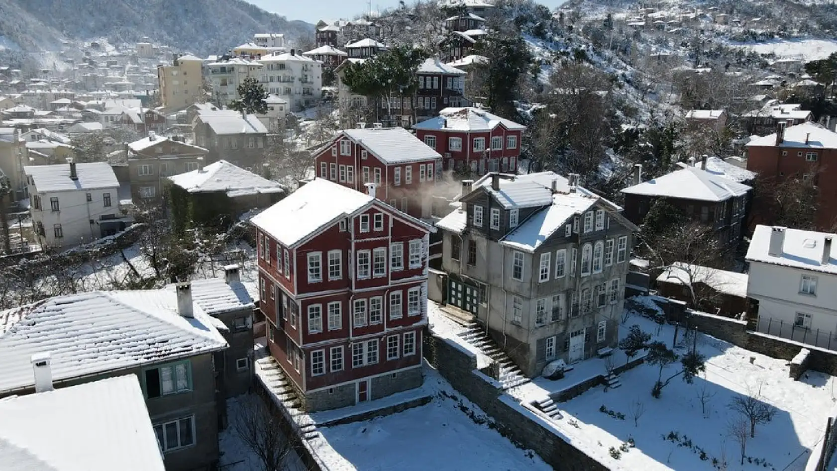 Karla bütünleşen güzellik dronla görüntülendi