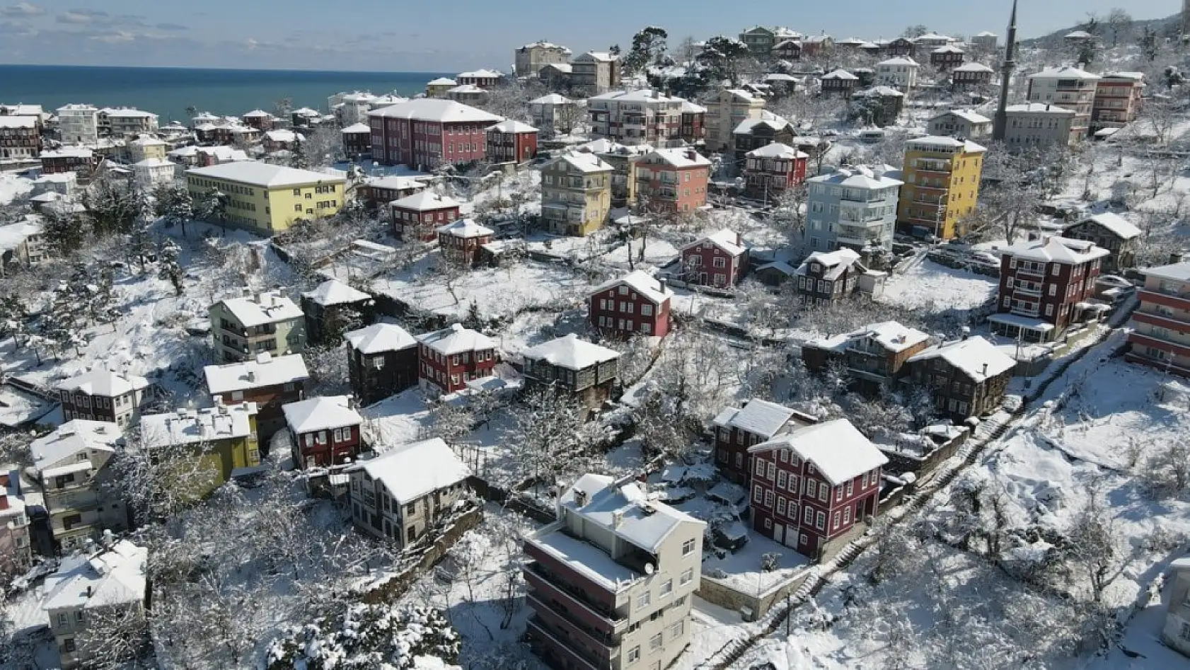 Karla bütünleşen güzellik dronla görüntülendi