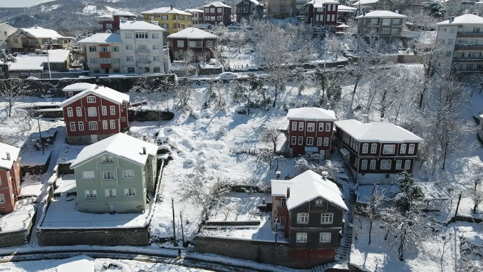 Karla bütünleşen güzellik dronla görüntülendi