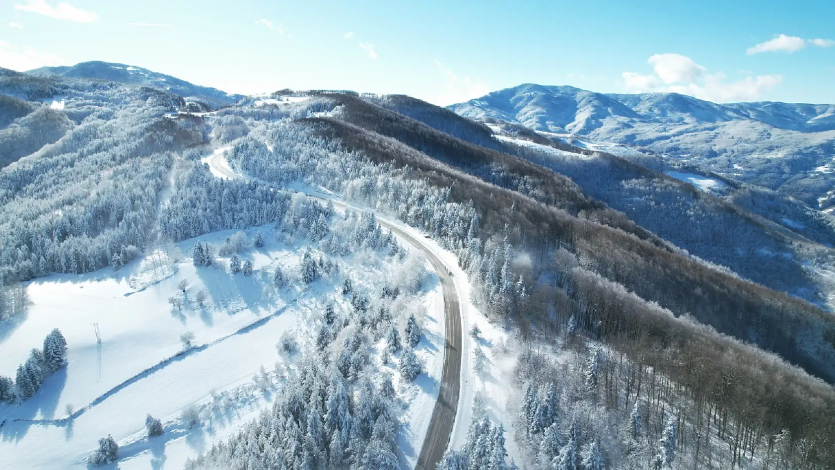 Ormanlar beyaz örtüyle kaplandı