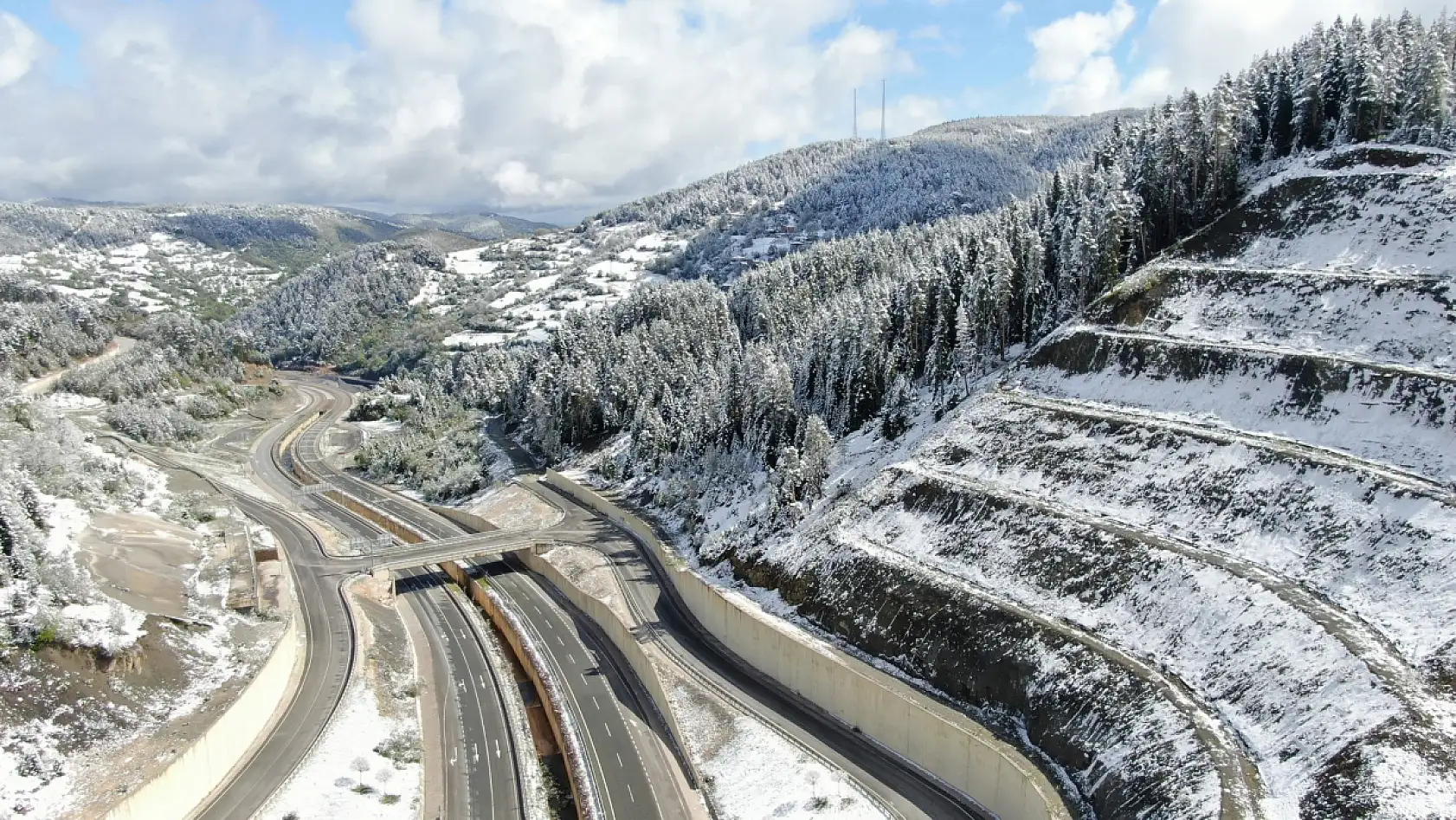 Mayıs ayı karı Ilgaz Dağı'nı beyaza bürüdü