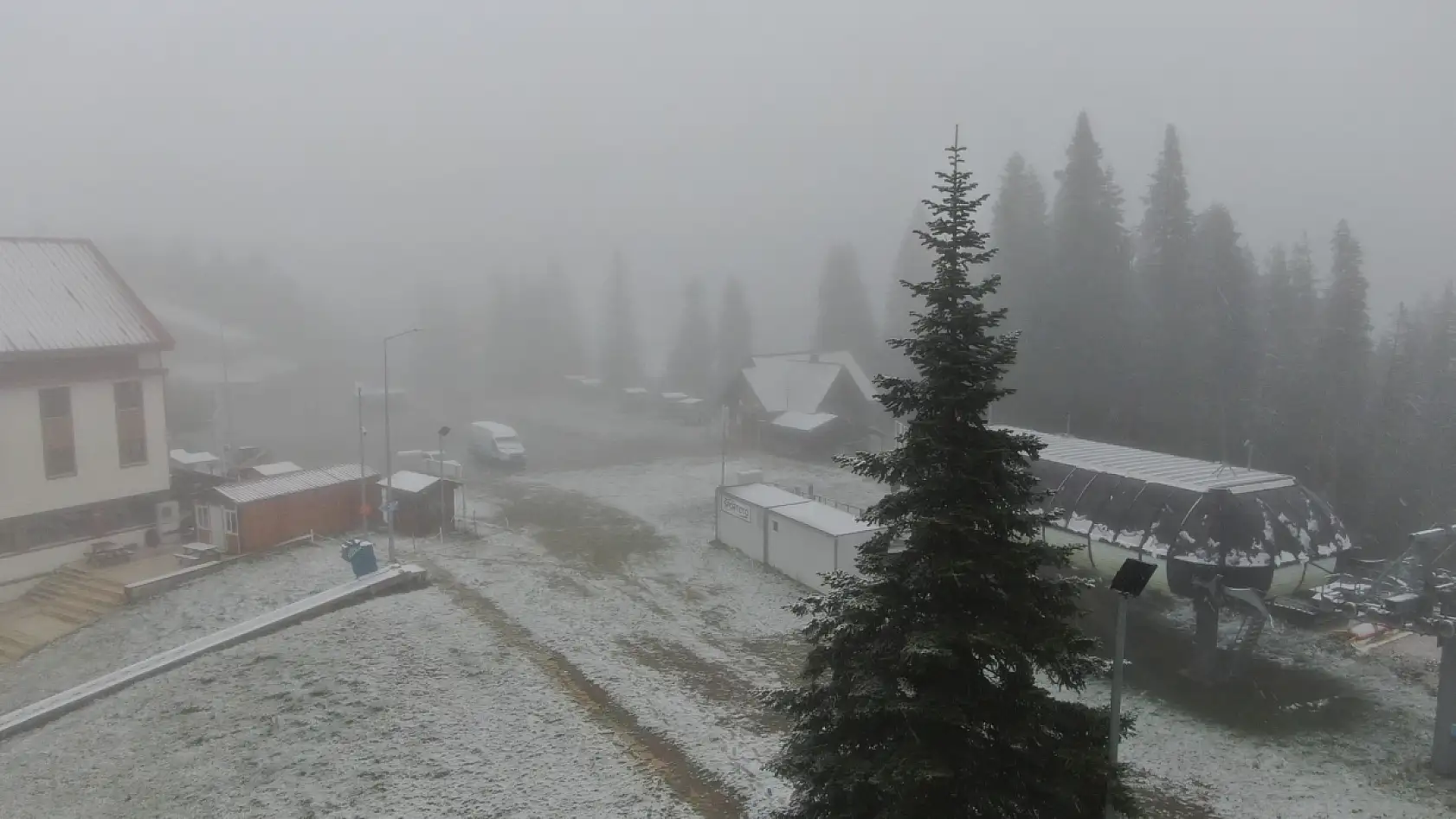 Ilgaz Dağı'na mevsimin ilk karı düştü