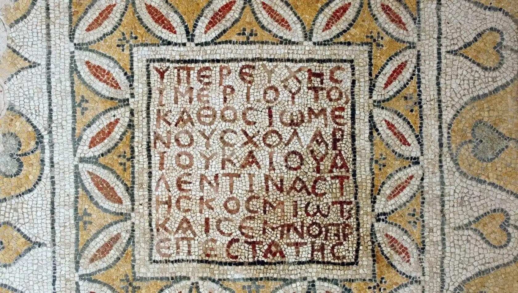 Mezardan 1800 yıllık 'ölü hediyeleri' çıktı