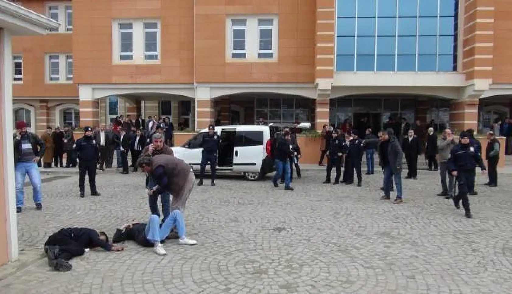 Adliye önünde cinayet 18.12.2013