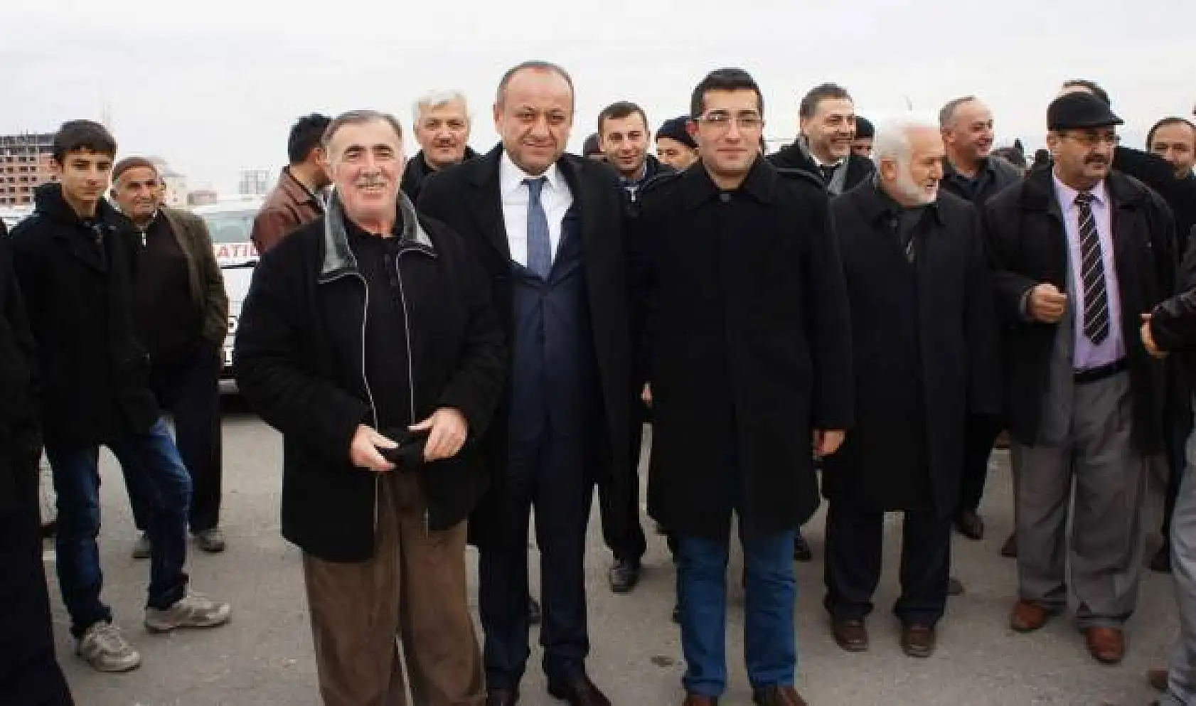 Tahsin Babaş, Araba Pazarını Ziyaret Etti