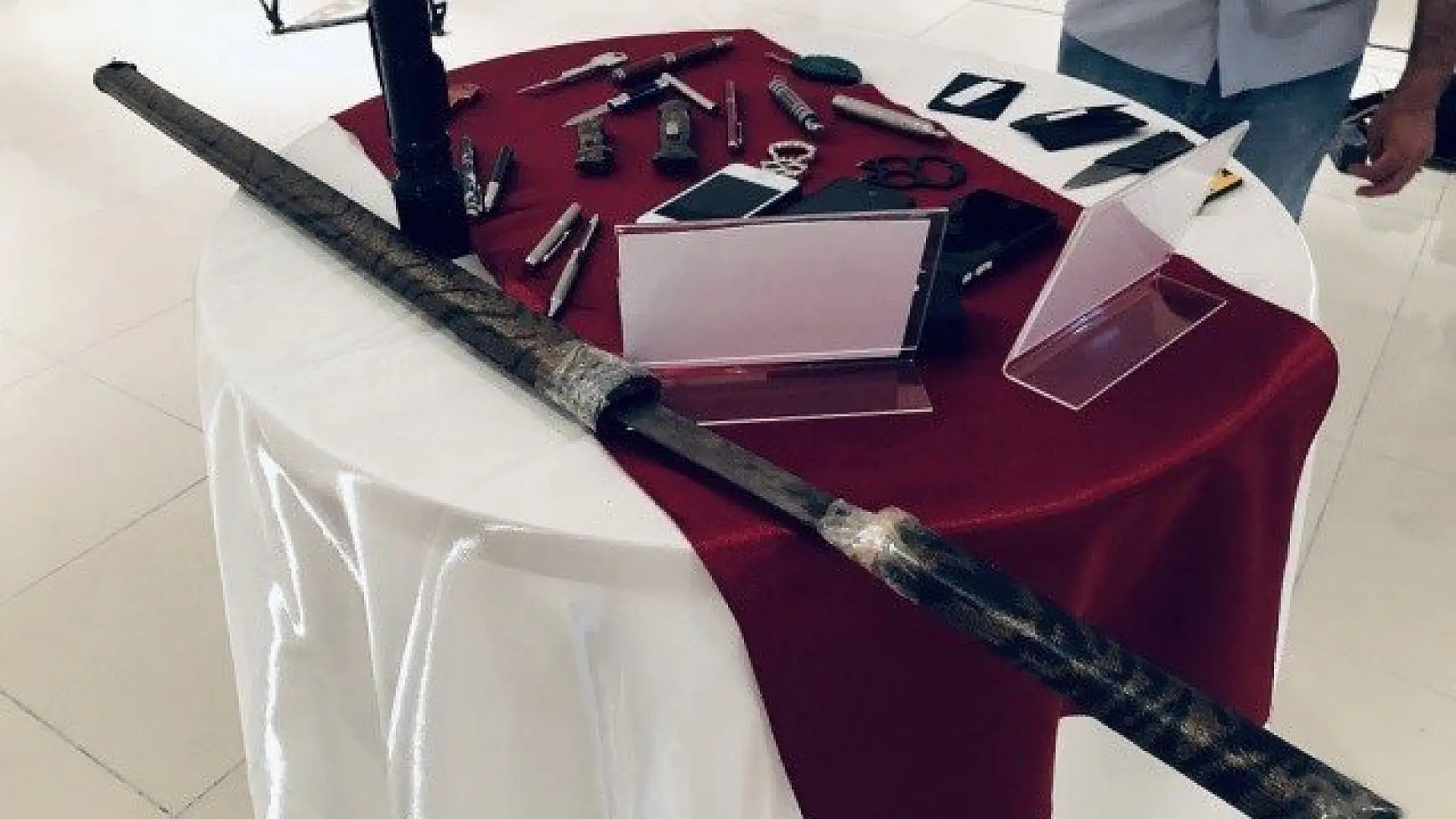 Adiyede ele geçirilen suç aletleri sergilendi