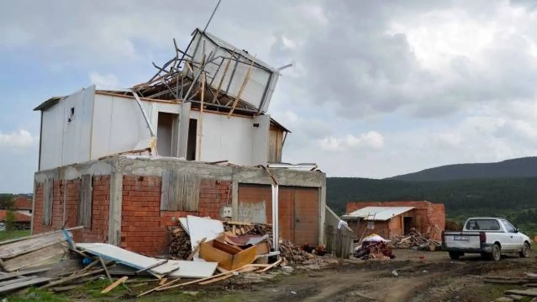 Kastamonu'da hortum dehşet saçtı