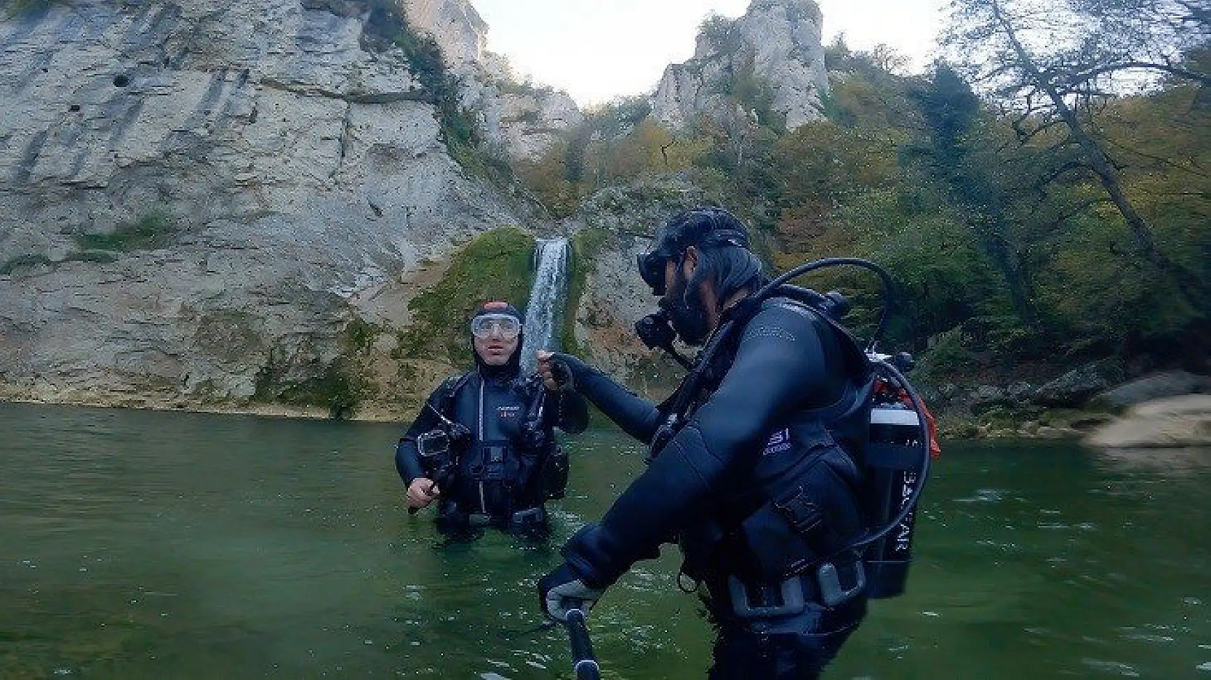 Ilıca Şelalesi'nin döküldüğü yere tüple dalış yapıldı
