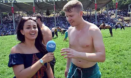 Türk ve İngiliz Güreşçiler er meydanında kapıştı