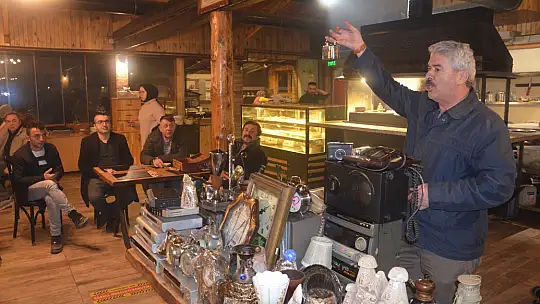 Antikacılardan eski eşya mezatı