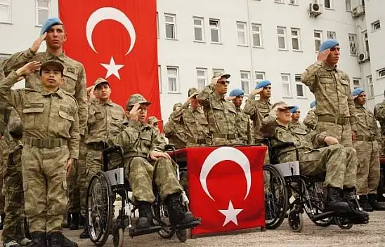 Engellilerin sembolik askerlik heyecanı