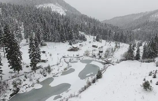 Yaralıgöz Dağı beyaz örtüsüyle görsel şölen sunuyor