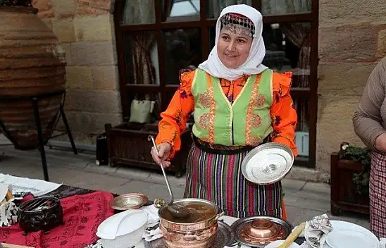 Yöresel lezzetler 600 yıllık handa yarıştırıldı