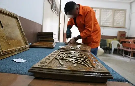 Cezaevini adeta &quotfabrika&quotya çevirdiler