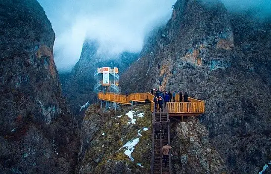Valla Kanyonu'na yaptırılan seyir terası hizmete girdi