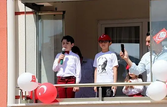 Çocukların &quot23 Nisan&quot bayramı sürprizlerle kutlandı