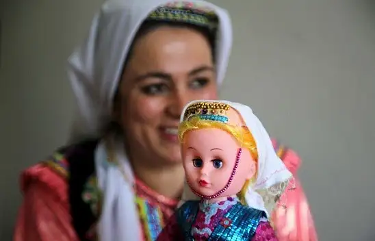 Geleneksel kıyafetli &quotPınar bebek" ilçenin sembolü olmaya aday