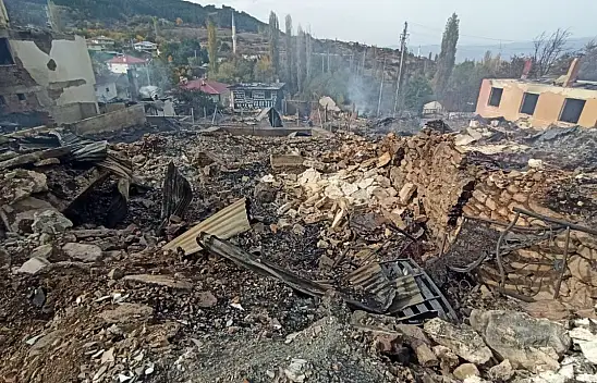 47 evin yandığı yangından geriye kalanlar!