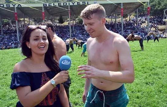 Türk ve İngiliz Güreşçiler er meydanında kapıştı