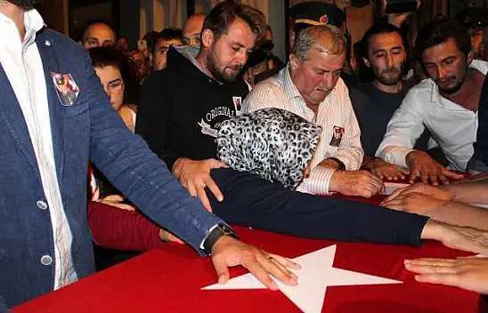 Şehit Ömer Şenel'i binlerce kişi uğurladı