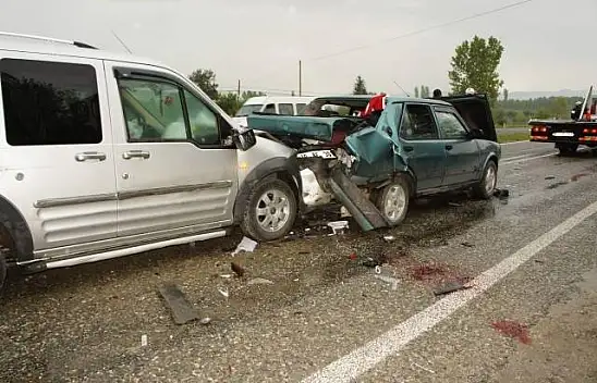 Düğün Konvoyunda Zincirleme Kaza
