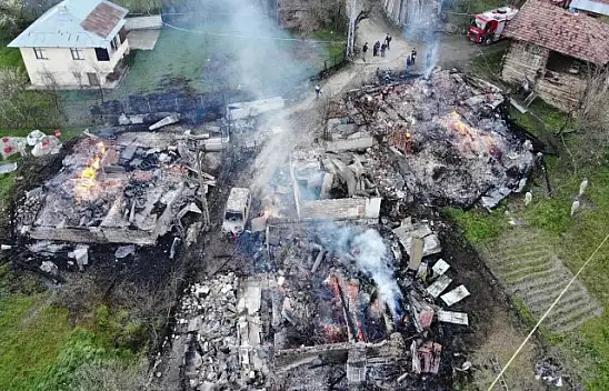 2 kişinin öldüğü yangının boyutu gün ağarınca ortaya çıktı