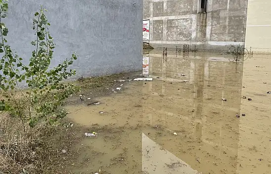 2 kişinin yaralandığı su baskını güvenlik kamerasında!