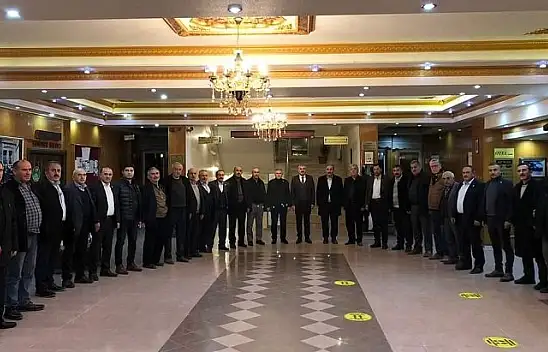 AK Parti muhtarları dinliyor