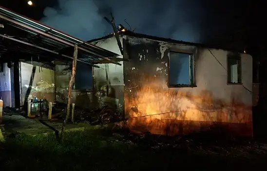 Araç'ta yangın çıktı! 2 katlı ev yandı