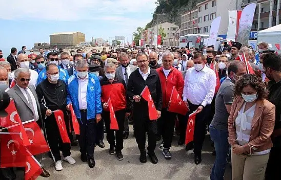 Bakan Kasapoğlu, 'Atatürk ve İstiklal Yolu Yürüyüşü'ne katıldı
