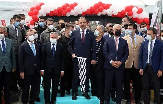 Bakan Kasapoğlu, İstiklal Yolu Bisiklet Yarışı'nı başlattı