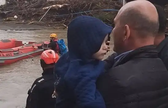 Bakan Soylu, afetzedelerle yakından ilgileniyor